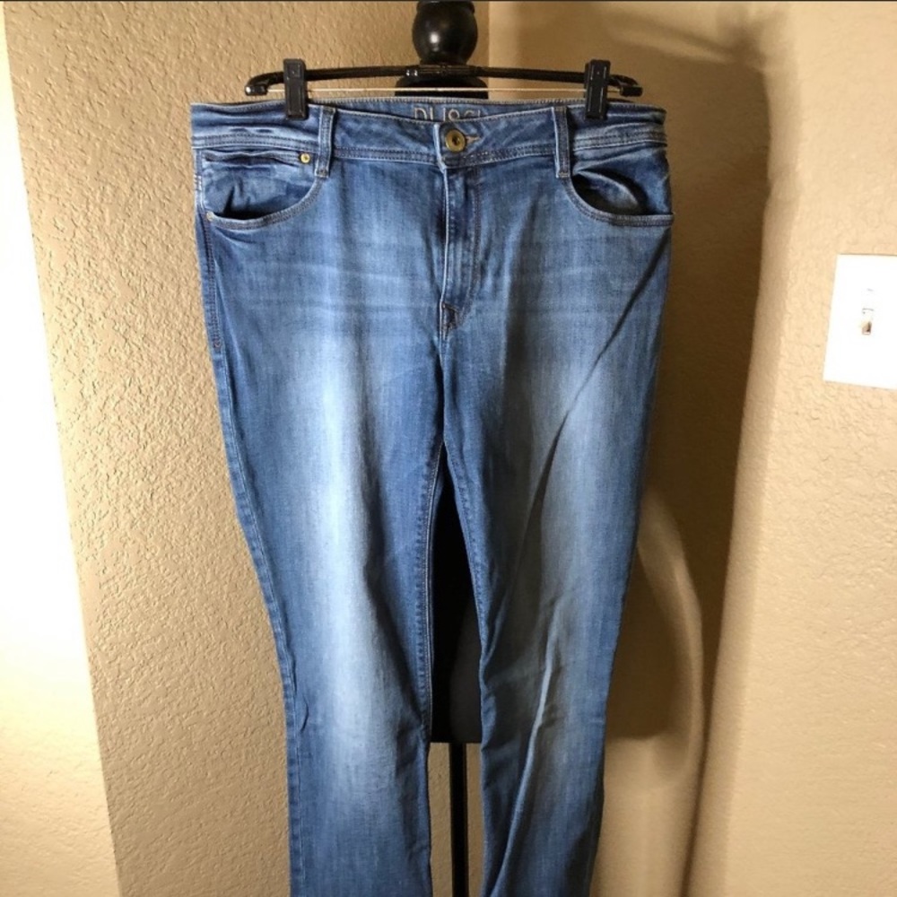 DL1961 high rise straight leg